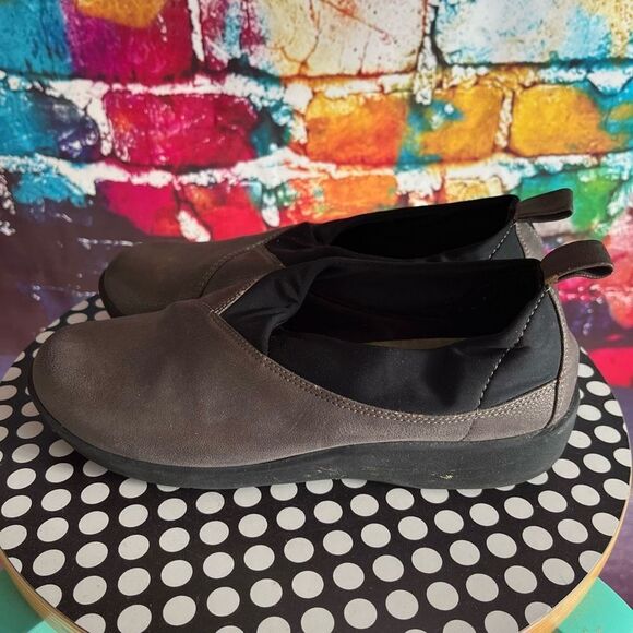 Cloudsteppers By Clarks Womens Comfort Shoes Brown Soft Cushion Slip On Size 7 M - Picture 3 of 7